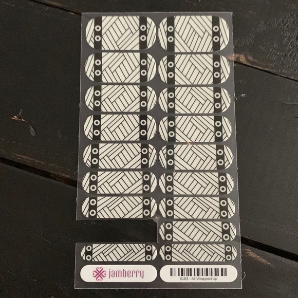 JAMBERRY Glow in the Dark Halloween Mummy Nail Wraps - All Wrapped Up - Picture 3 of 13